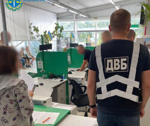На Хмельниччині товариш за винагороду мав посприяти в реєстрації авто у сервісному центрі