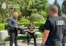 Жінка намагалася підкупити слідчого Територіального управління ДБР у Хмельницькому, аби допомогти дезертирам