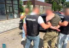 На Хмельниччині офіцер ТЦК вимагав солідну суму за оновлення військово-облікових даних