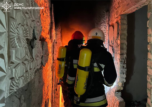 У Шепетівці внаслідок пожежі знищено перекриття житлового будинку