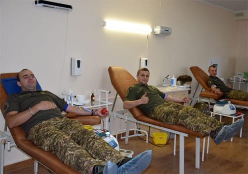 На Хмельниччині нацгвардійці здали кров для поранених побратимів