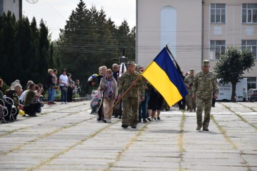 У Шепетівці прощались із 51-річним загиблим солдатом Юрієм Кузьминчуком