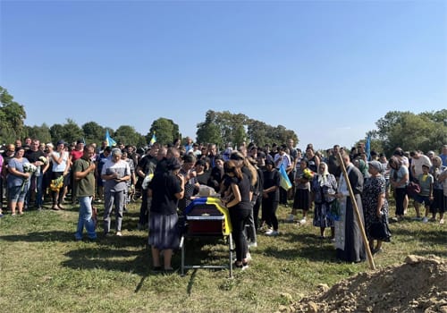 Громада на Шепетівщині провела у засвіти двох воїнів
