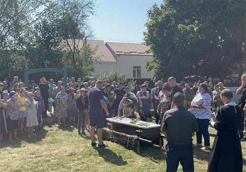 Громада на Шепетівщині провела у засвіти двох воїнів