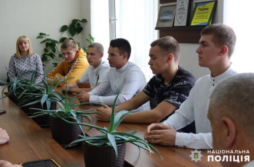 На Хмельниччині студенти врятували 30-річну жінку, яка намагалася стрибнути з мосту
