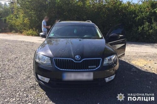 У Хмельницькому водій наїхав на жінку, яка йшла позаду автівки