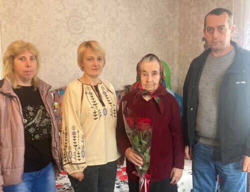 В Ізяславській громаді свої 90 років відзначила жінка з неймовірною долею