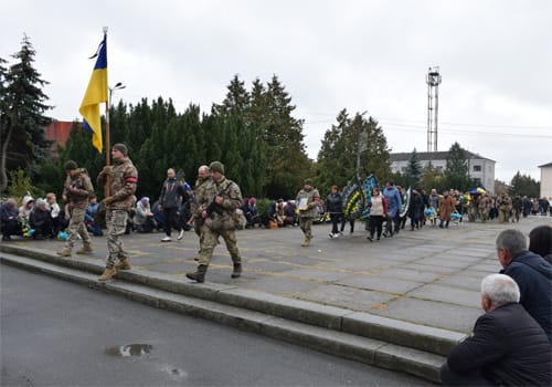 У Шепетівці прощалися із казахом, який мав велике серце українця