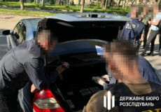 У сусідній із Хмельниччиною області «невдаха»-правоохоронець тричі намагався переправити через кордон двох чоловіків