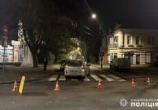 У Хмельницькому водій наїхав на 17-річну дівчину, яка переходаила дорогу по зебрі