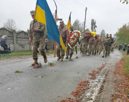 Плакала навіть природа: у Судилківській громаді прощалися із загиблим командиром відділення телекомунікаційних систем ІТВ