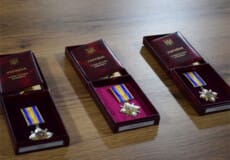 У Шепетівці рідним трьох загиблих захисників вручили високі державні нагороди