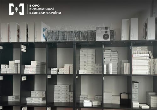 На Хмельниччині у підприємців вилучили підроблені гаджети відомого бренду
