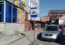 У Славуті встановили знаки «Місце зупинки таксі»: де вони є