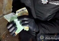 Іноземець обіцяв нелегально переправити за кордон мешканців сусідньої з Хмельниччиною області