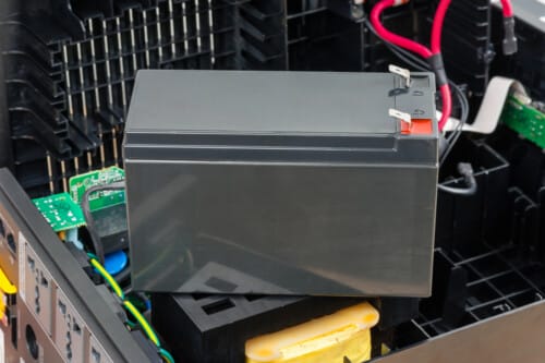 Джерела безперебійного живлення на 12V: вибір, застосування та актуальність