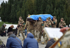 Нескінченний лік гірких втрат: у Шепетівці попрощалися із 51-річним сержантом