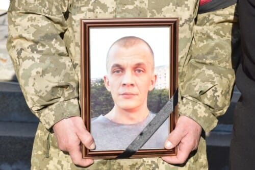 У Шепетівці віддали останню шану водієві-радіотелефоністу