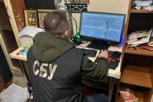 У сусідній із Хмельничичною області керівник інформагенства перешкоджав діяльності ЗСУ та привласнював зібрані гроші