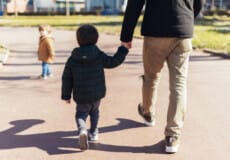 Чи можуть затримати ухилянта, якщо він перебуває на вулиці з дитиною