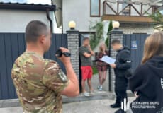 Два роки обманом отримував зарплату: у сусідній із Хмельниччиною області судитимуть податківця