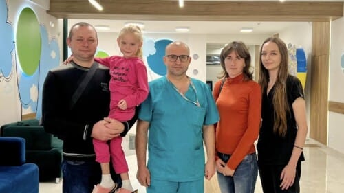 6-річній дівчинці з Хмельниччини виконали операцію за допомогою робота-хірурга