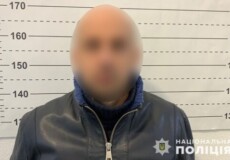 У сусідній із Хмельниччиною області чоловік пошкодив фасади 17 церков