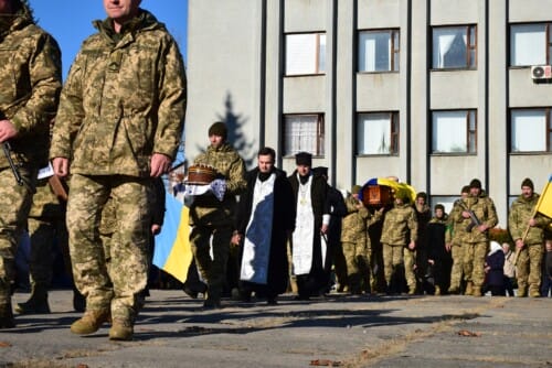 Понад рік вважався зниклим безвісти: Шепетівська громада прощалася із навідником