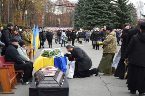 Він хотів помститися за брата: у Шепетівці попрощалися із солдатом Юрієм Гринем
