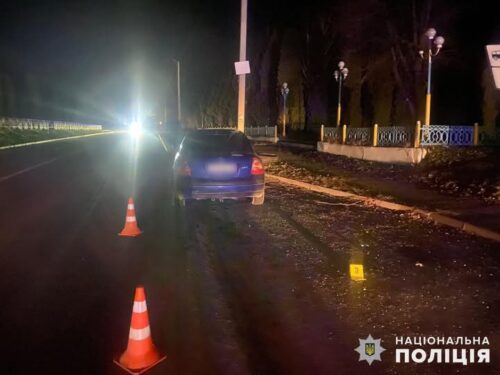 На Хмельниччині пішохідка «поплатилася» за те, що переходила дорогу на заборонений сигнал світлофора