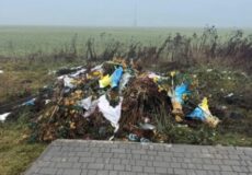 У громаді на Хмельниччині є проблема зі сміттям на кладовищах