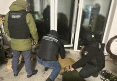 У сусідній із Хмельниччиною області чоловік гарантував комфортну військову службу «клієнту»