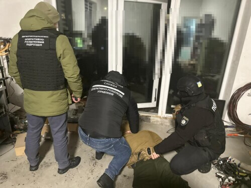 У сусідній із Хмельниччиною області чоловік гарантував комфортну військову службу «клієнту»