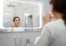 Як дзеркала з LED-підсвіткою впливають на візуальне сприйняття простору?
