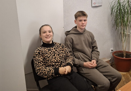 Це не перші їхні біометричні паспорти: на Хмельниччині ціла сім’я завітала до міграційників