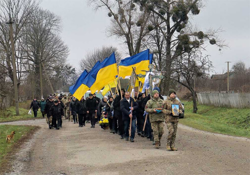 На Шепетівщині прощалися із загиблим на війні захисником