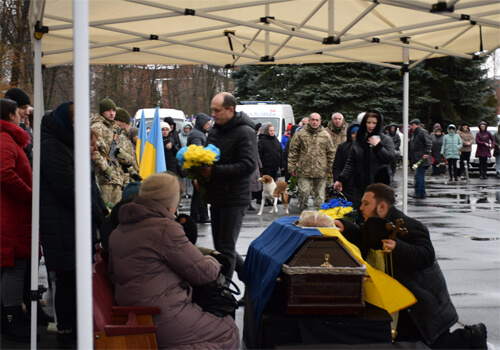 Його життя не було легким і, на жаль, недовгим: у Шепетівці прощалися із захисником
