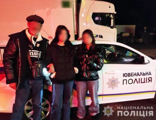 Двоє неповнолітніх сестер-втікачок намагалися оминути пункт пропуску на кордоні