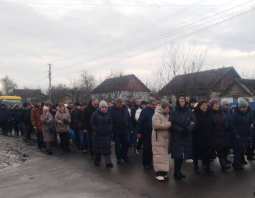 Його найрідніші жінки щиро молилися за те, щоб повернувся живим та неушкодженим: у Судилківській громаді попрощалися із Денисом Березюком