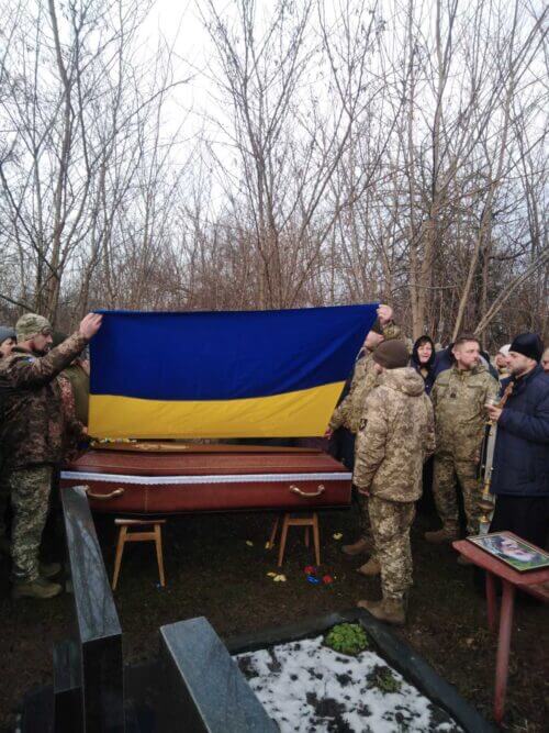 Його найрідніші жінки щиро молилися за те, щоб повернувся живим та неушкодженим: у Судилківській громаді попрощалися із Денисом Березюком