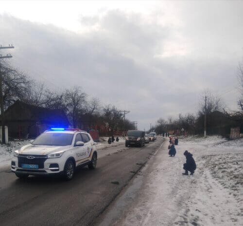 Його найрідніші жінки щиро молилися за те, щоб повернувся живим та неушкодженим: у Судилківській громаді попрощалися із Денисом Березюком