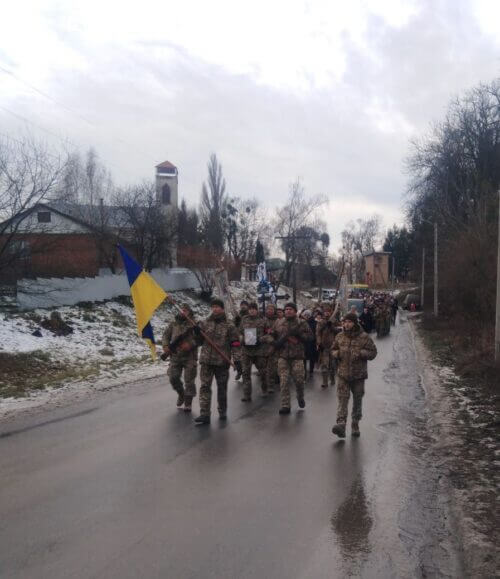 Його найрідніші жінки щиро молилися за те, щоб повернувся живим та неушкодженим: у Судилківській громаді попрощалися із Денисом Березюком