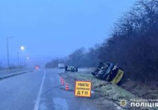 На Хмельниччині злетів з дороги літній водій з Івано-Франківської області