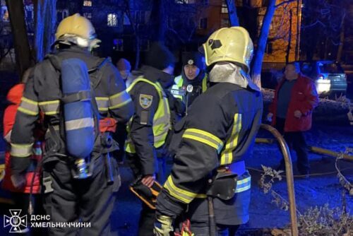 У Шепетівці через пустощі дітей з вогнем горів будинок: є постраждала