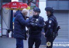 У сусідній із Хмельниччиною області чоловік погрожував підірвати гранату на автококзалі