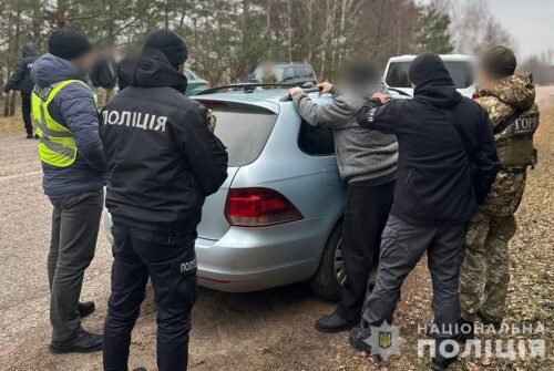 У сусідній із Хмельниччиною області затримали чоловіка, який у Телеграмі пропонував «туристичні послуги»