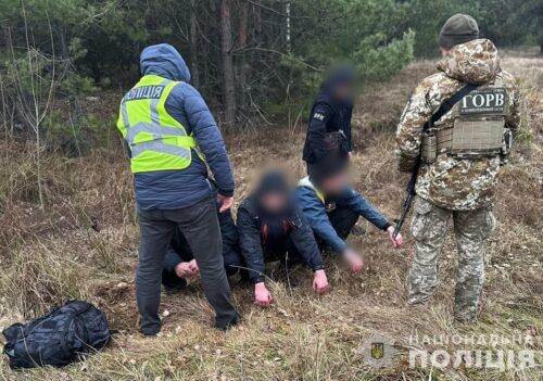 У сусідній із Хмельниччиною області затримали чоловіка, який у Телеграмі пропонував «туристичні послуги»