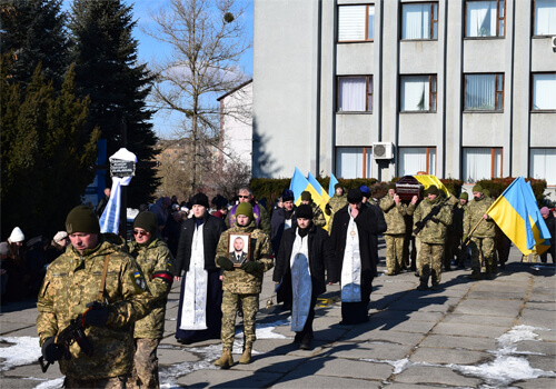 Рік вважався зниклим безвісти: у Шепетівці прощалися з молодшим сержантом