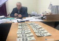 Служба у тилу або непридатність за 1600 доларів: викрили посадовця РВА на Хмельниччині