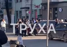 Група осіб заблокувала мікроавтобус ТЦК у сусідній із Хмельниччиною області